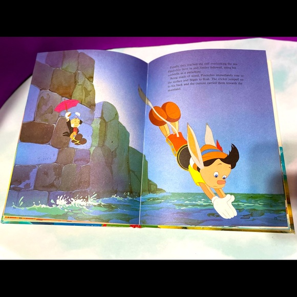 WALT DISNEY PINOCCHIO VINTAGE 1986 COLLECTABLE HARDCOVER BOOK GALLERY BOOKS 95p. - Picture 9 of 16